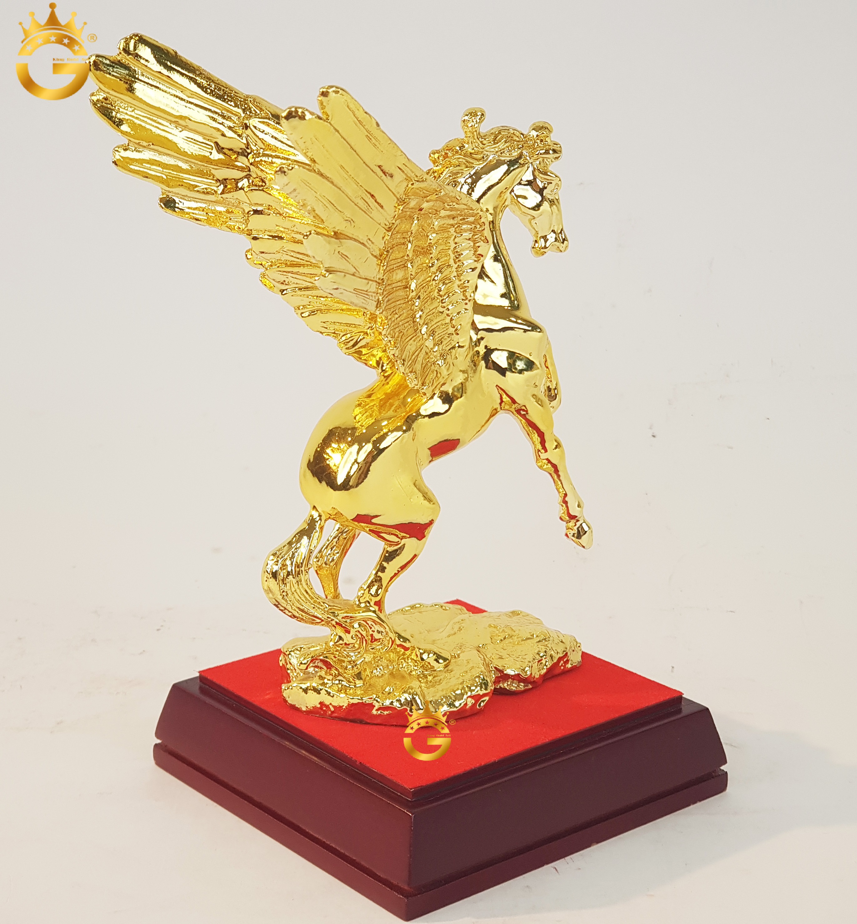 Tượng Ngựa Có Cánh Dát Vàng 24K